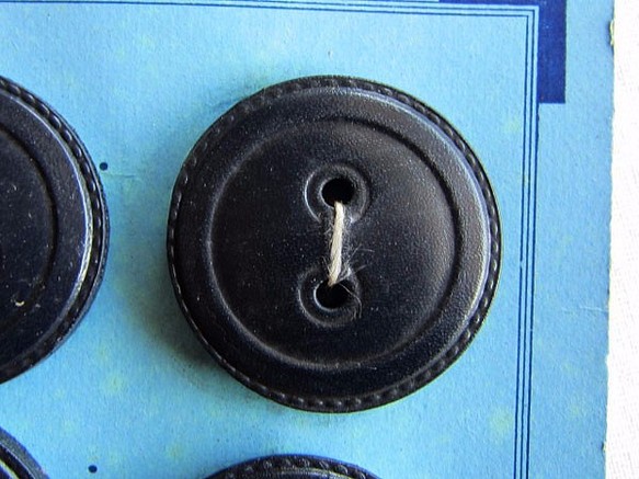 フランスヴィンテージ38ミリ 濃紺革ボタン6個台紙付 1枚目の画像