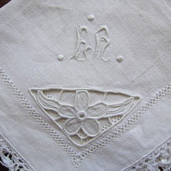【SALE】フランスアンティーク/リネン手刺繍ナプキン2枚モノグラム白リネン/レース 1枚目の画像