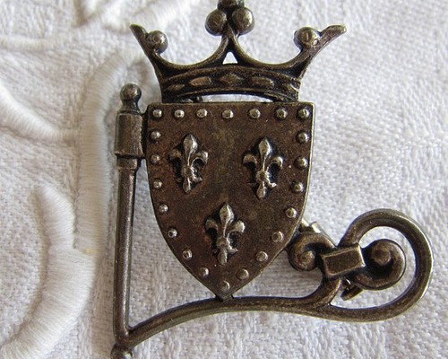 フランスアンティーク王家の紋章ブローチ百合アイリスと王冠
