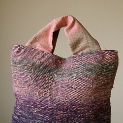 裂き織りバッグ　手織り紬・ピンク 1枚目の画像