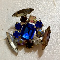 チェコ　ヴィンテージ  ラインストーンボタン　クリア×ロイヤルブルー 1枚目の画像
