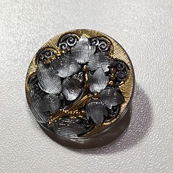 チェコ　ガラスボタン　ゴールドグレー花柄　直径2.7ｃｍ 1枚目の画像