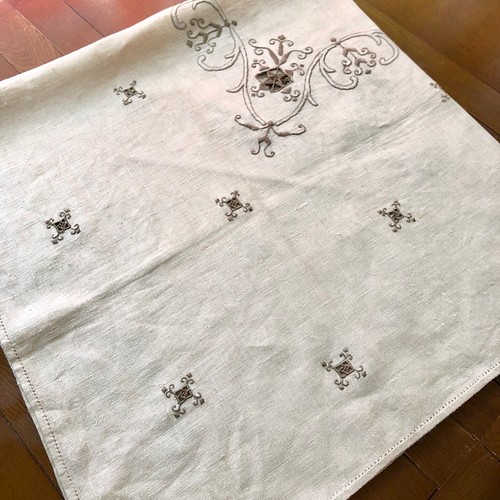 新しいコレクション リネン織ハンカチクロス オープンカットワーク刺繍 
