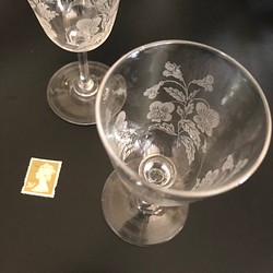 英国アンティーク すみれのワイングラス クリスタル 1枚目の画像