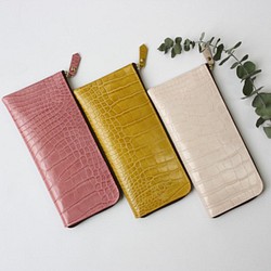 牛革のスリムな長財布　Ｌ字型　クロコダイル型押し　ミモザイエロー 1枚目の画像