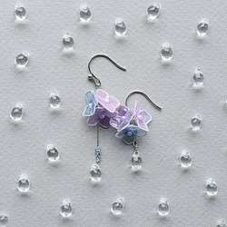 紫陽花と雫の耳飾り　青 1枚目の画像