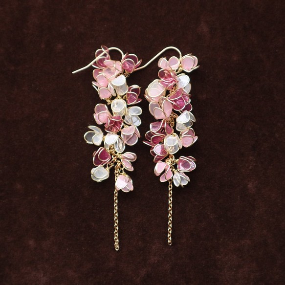 鮮花盛開的耳環粉紅色 第1張的照片