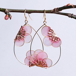 梅の浮遊耳飾り　ピンク　期間限定 1枚目の画像