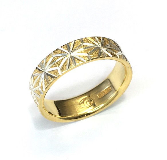 No.234 Beautiful gold and silver ring. 1枚目の画像