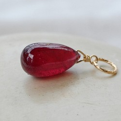 [14kgf·天然石]大顆粒紅寶石項鍊上衣 第1張的照片