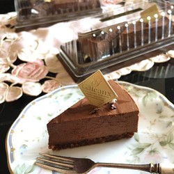 ２カット販売  ローカシューナッツチョコレートケーキ 1枚目の画像