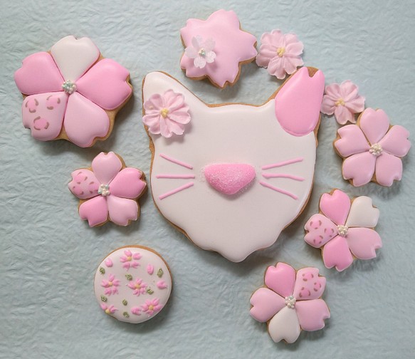 『桜ハンドメイド2023』『桜猫』春色桜のアイシングクッキー 大きな桜猫のクッキー 1枚目の画像