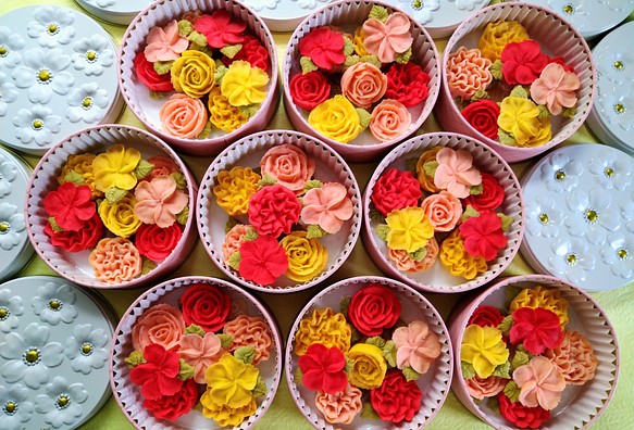 敬老の日に あんフラワークッキー 花グルメ 食べられるお花 プレゼントにも 餡子のお花 グルテンフリーお花のクッキー缶 スイーツ お菓子 パン ちゃちゃねね 通販 Creema クリーマ ハンドメイド 手作り クラフト作品の販売サイト