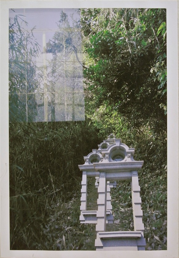 デジタル写真作品　タイトル「古墳の窓」 1枚目の画像