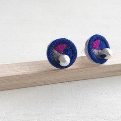 珍珠和3色刺繡耳環[藍色] 第1張的照片