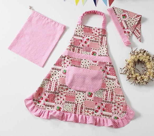 100-120粉色草莓褶邊圍裙套裝（荷葉邊，兒童，兒童，圍裙，三角形） 第1張的照片