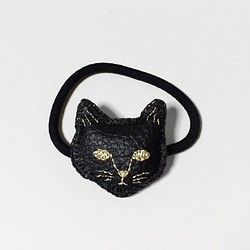 黒猫の革のヘアゴム / ブローチ 1枚目の画像