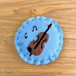 バイオリンの刺繍チャーム 1枚目の画像