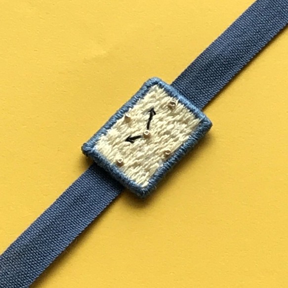 腕時計モチーフの刺繍ブレスレット 1枚目の画像