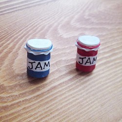 アメリカ　ジャム瓶のボタン　赤青セット　 1枚目の画像