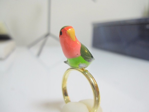 玫瑰愛情鳥的戒指 第1張的照片